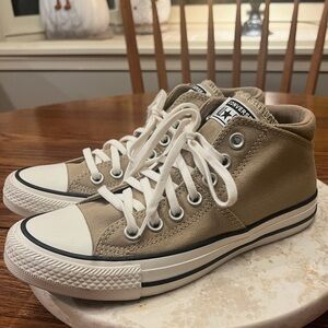 🤎 Converse All Star Sneakers (6.5)